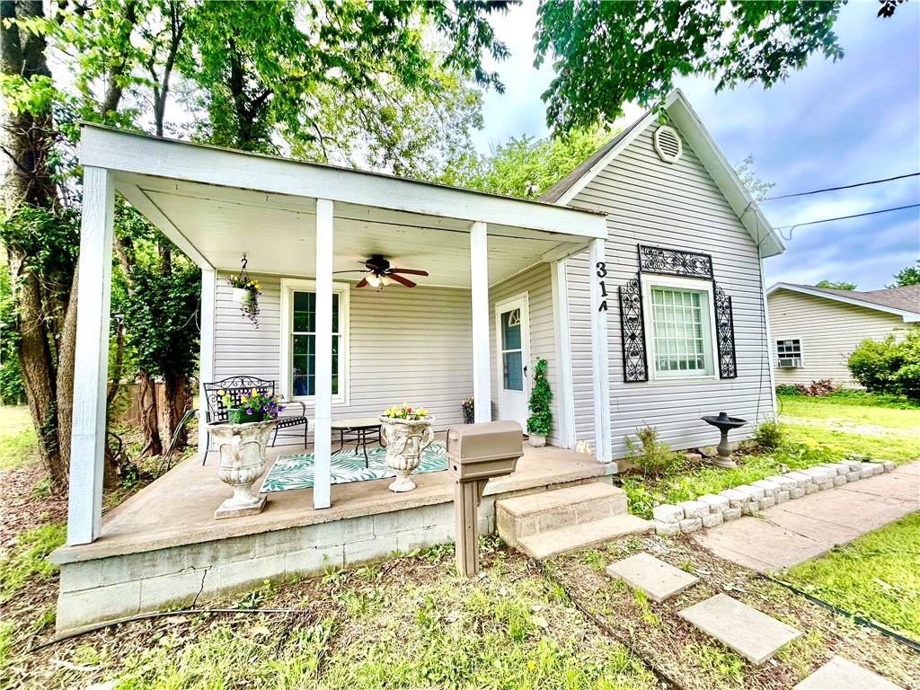 314 E Vernon Street, Nevada, MO 64772