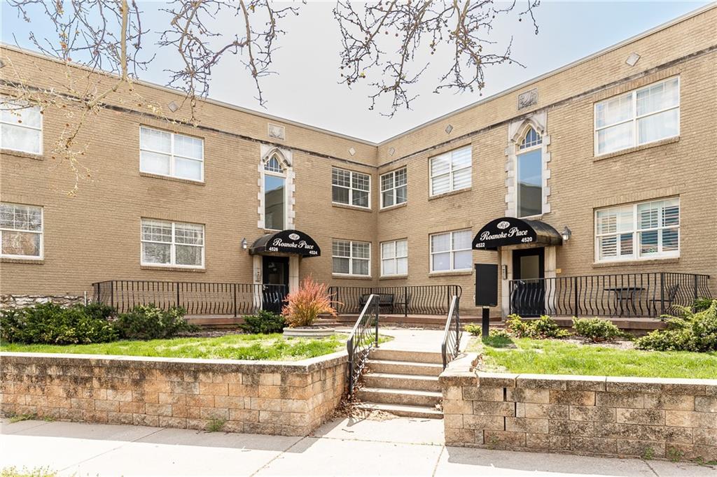 4526 Roanoke Parkway, Kansas City, MO 64111