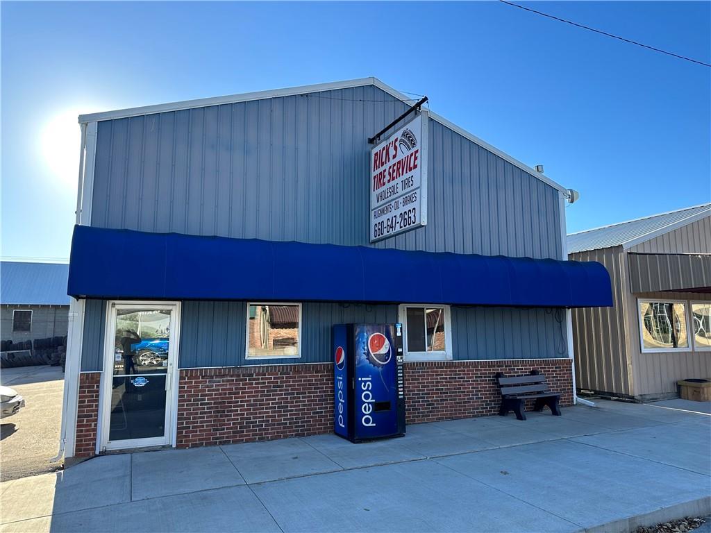 123 N Main Street, Windsor, MO 65360