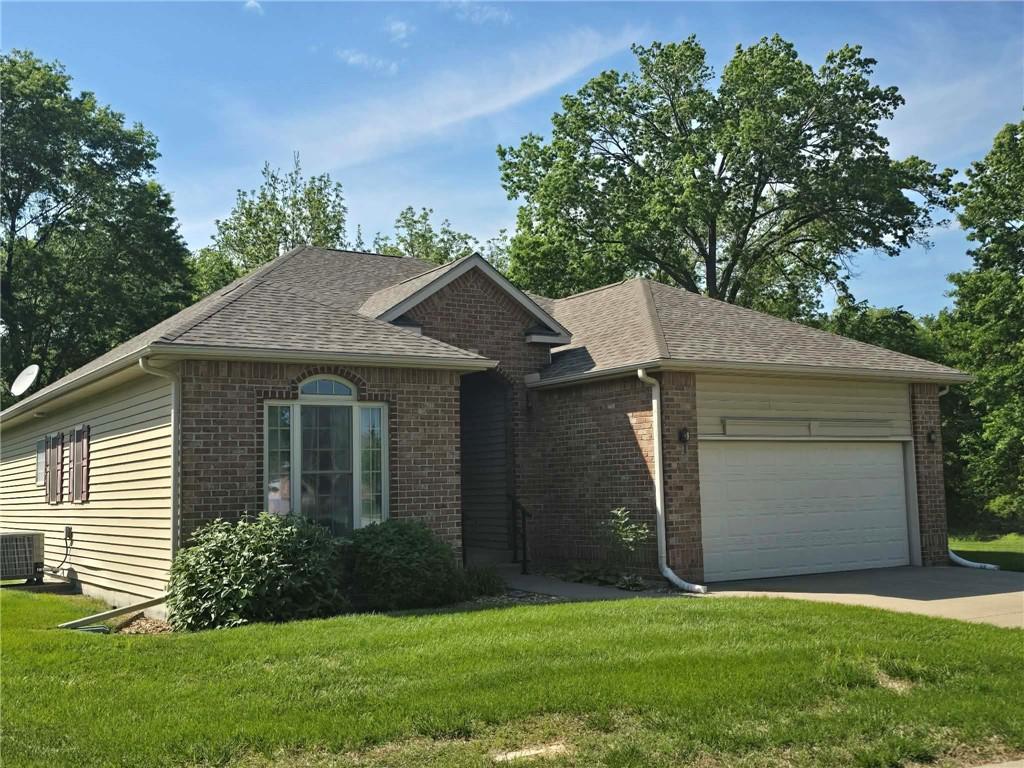 801 E Virginia Place, Clinton, MO 64735