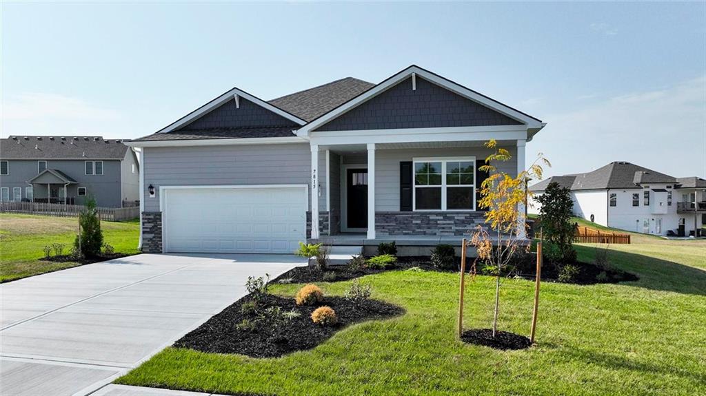 304 Lake Meadows Drive, Smithville, MO 64089