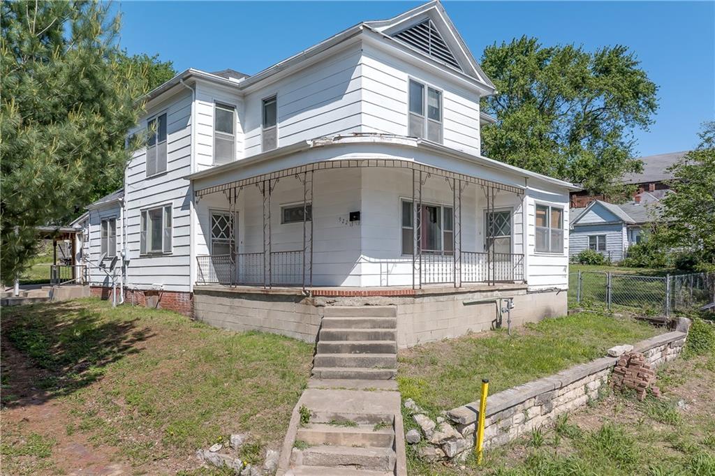 922 S 15th Street, St Joseph, MO 64503