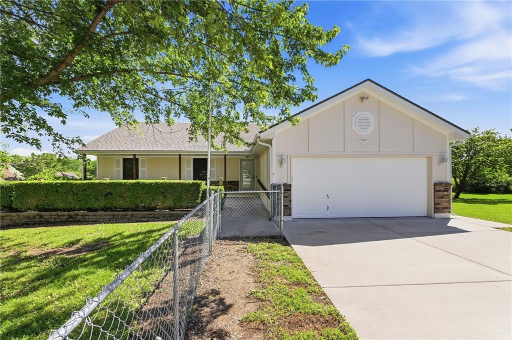 10604 E 240th Street, Peculiar, MO 64078