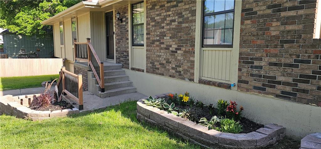 1104 SW MIC-O-SAY Drive, Blue Springs, MO 64015
