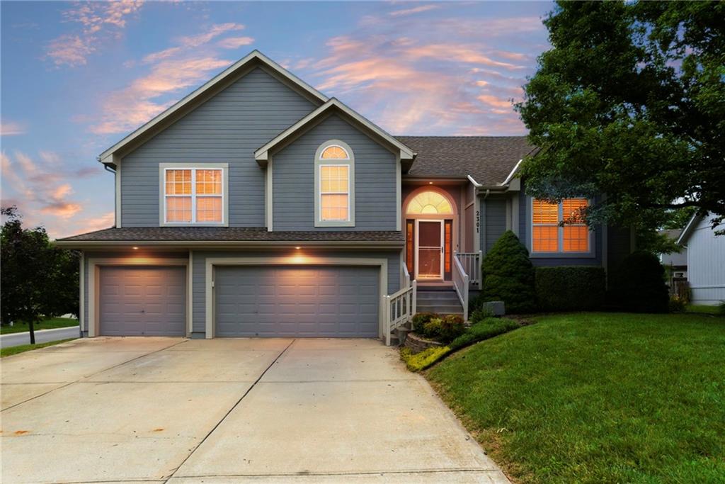 2301 SW Tracker Lane, Lee's Summit, MO 64082