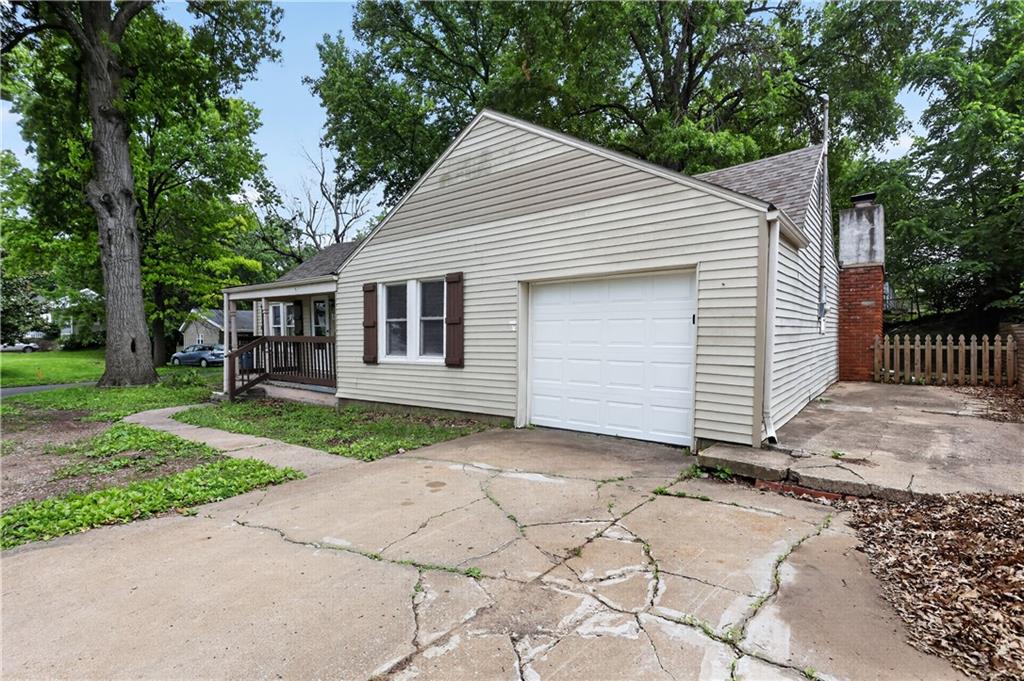 701 W Jones Street, Independence, MO 64052