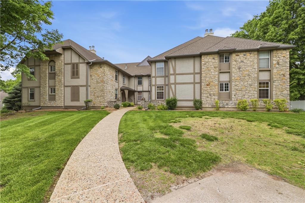 1305 NW Village Drive, Blue Springs, MO 64015