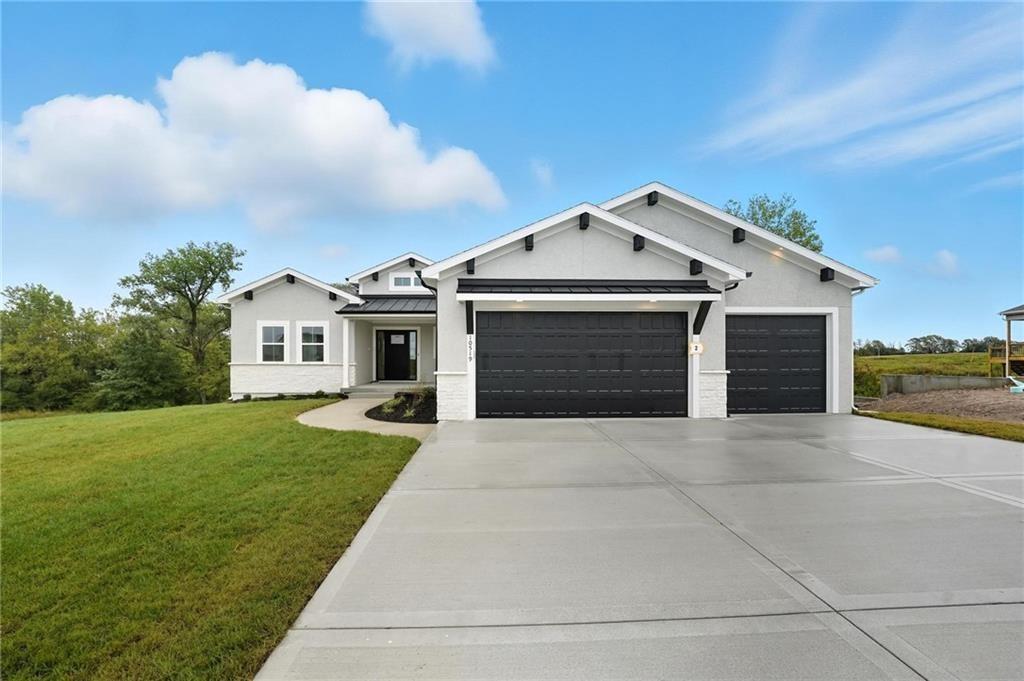 4484 Tee Box Drive, Basehor, KS 66007