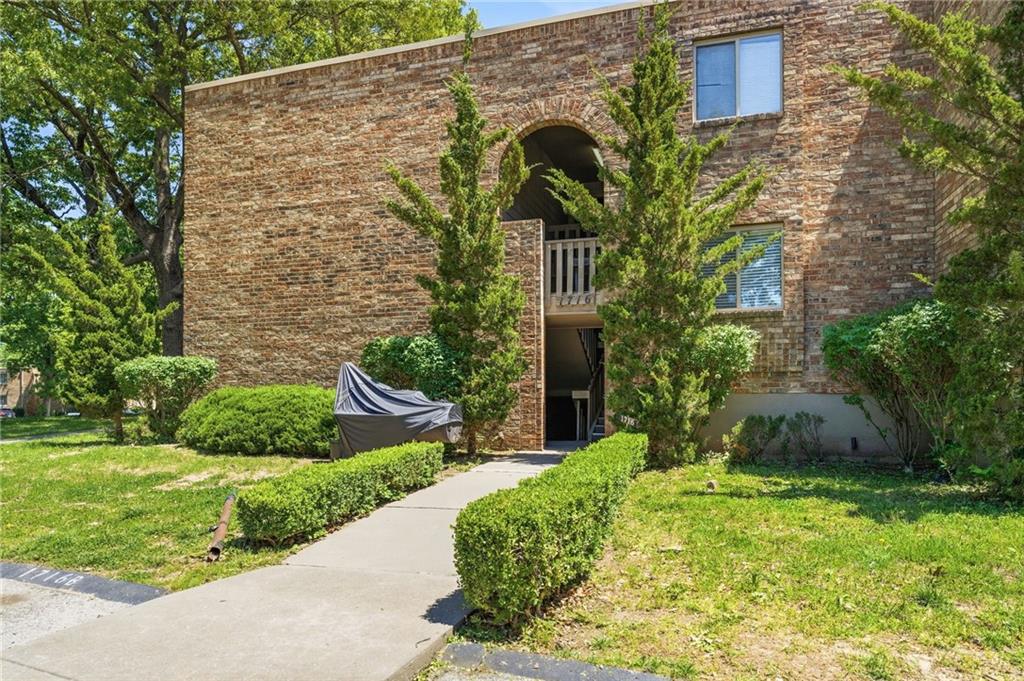 1716 E 97th Street, Kansas City, MO 64131