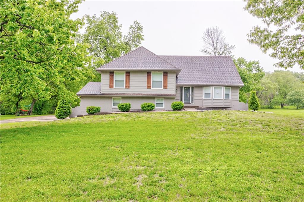 16402 Riggs Road, Stilwell, KS 66085