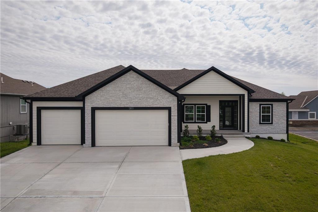 2211 Prairie Creek Drive, Kearney, MO 64060