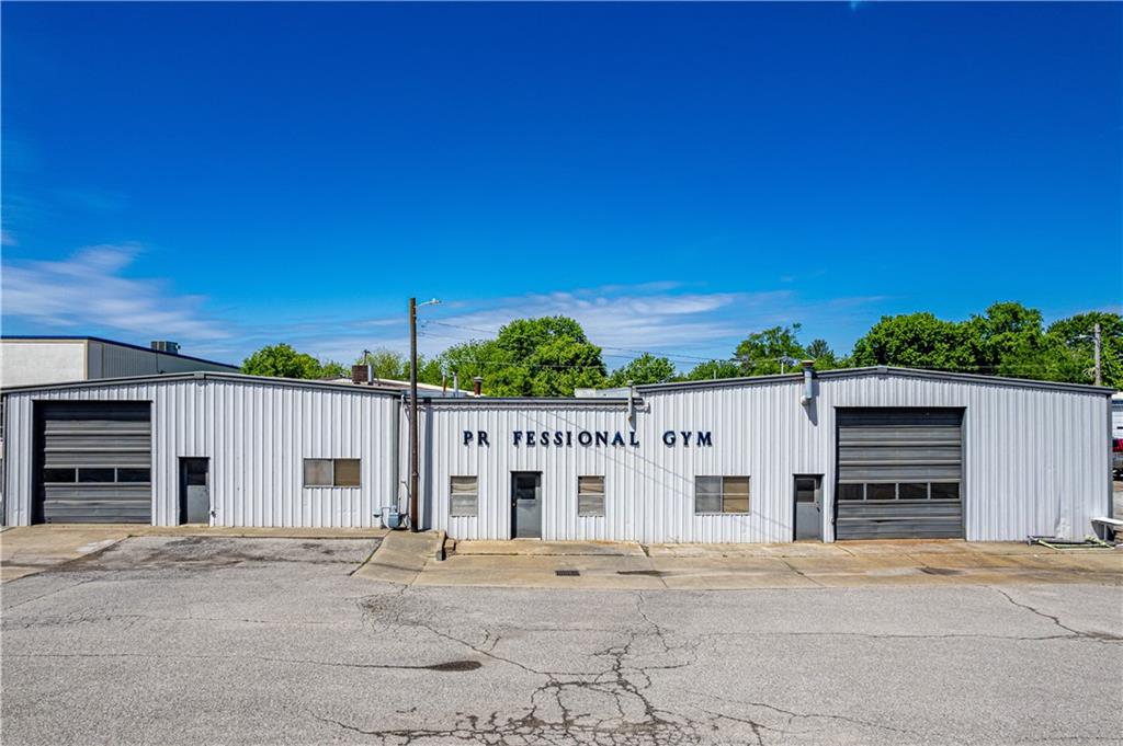805 Cherokee Drive, Marshall, MO 65340