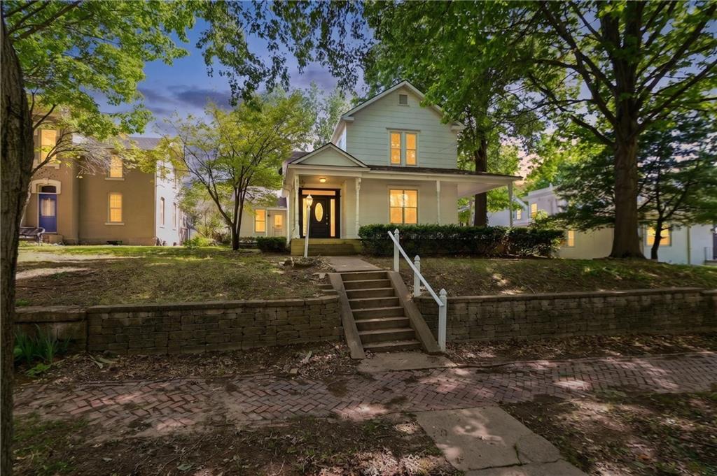 613 Chestnut Street, Leavenworth, KS 66048