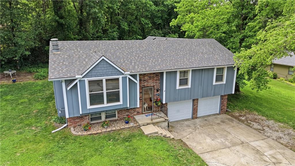 126 Beach Drive, Lake Tapawingo, MO 64015