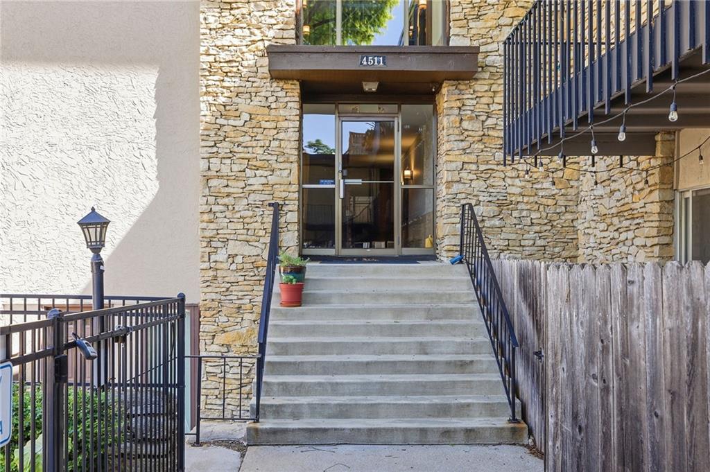 4511 Headwood Drive, Kansas City, MO 64111