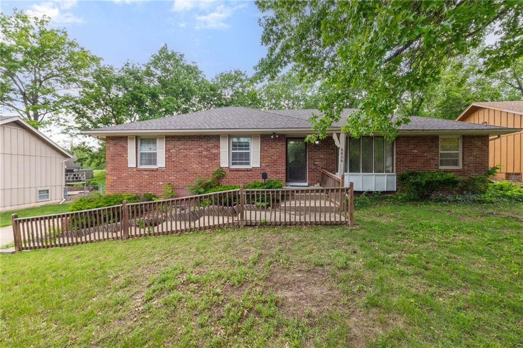 6820 Wildwood Drive, Raytown, MO 64133