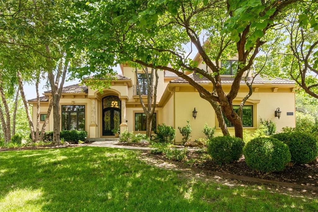 13905 Dearborn Street, Overland Park, KS 66223