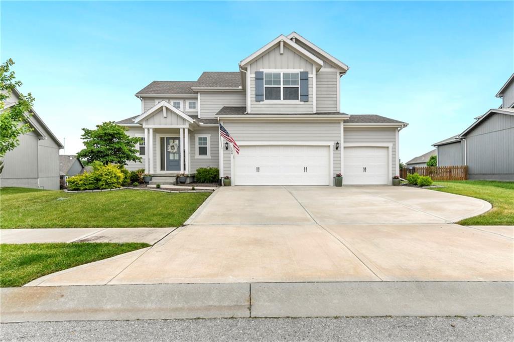 124 SE Briar Valley Lane, Blue Springs, MO 64064