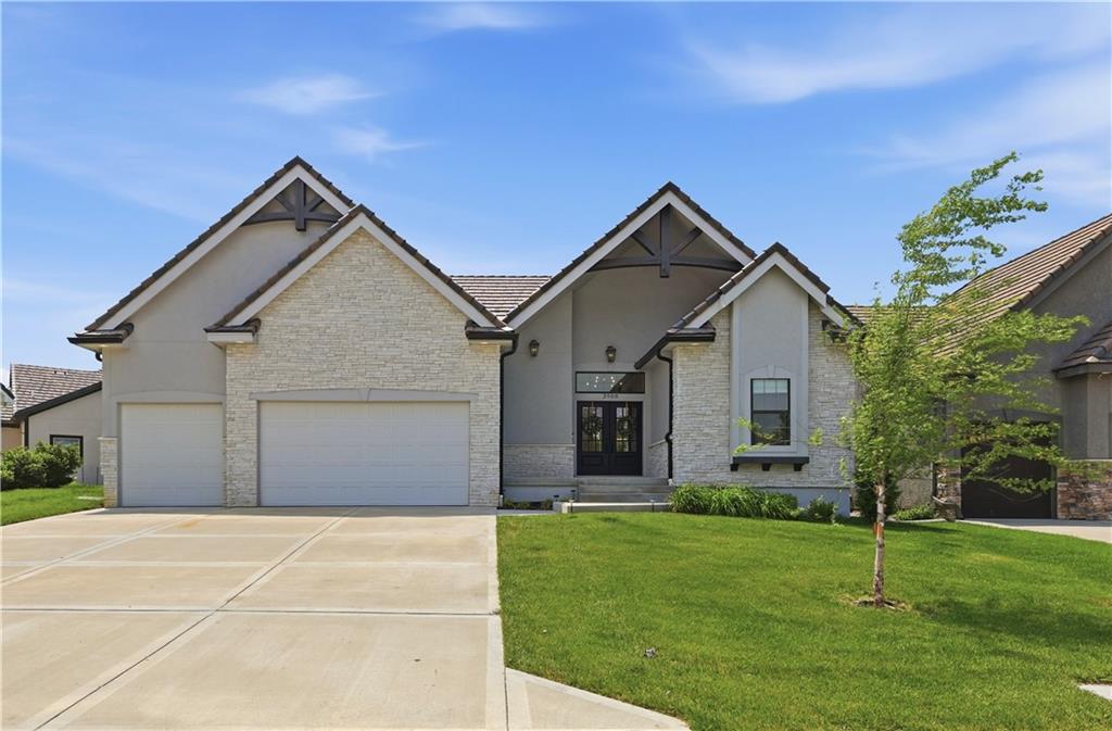 3908 NW Redspire Street, Lee's Summit, MO 64064