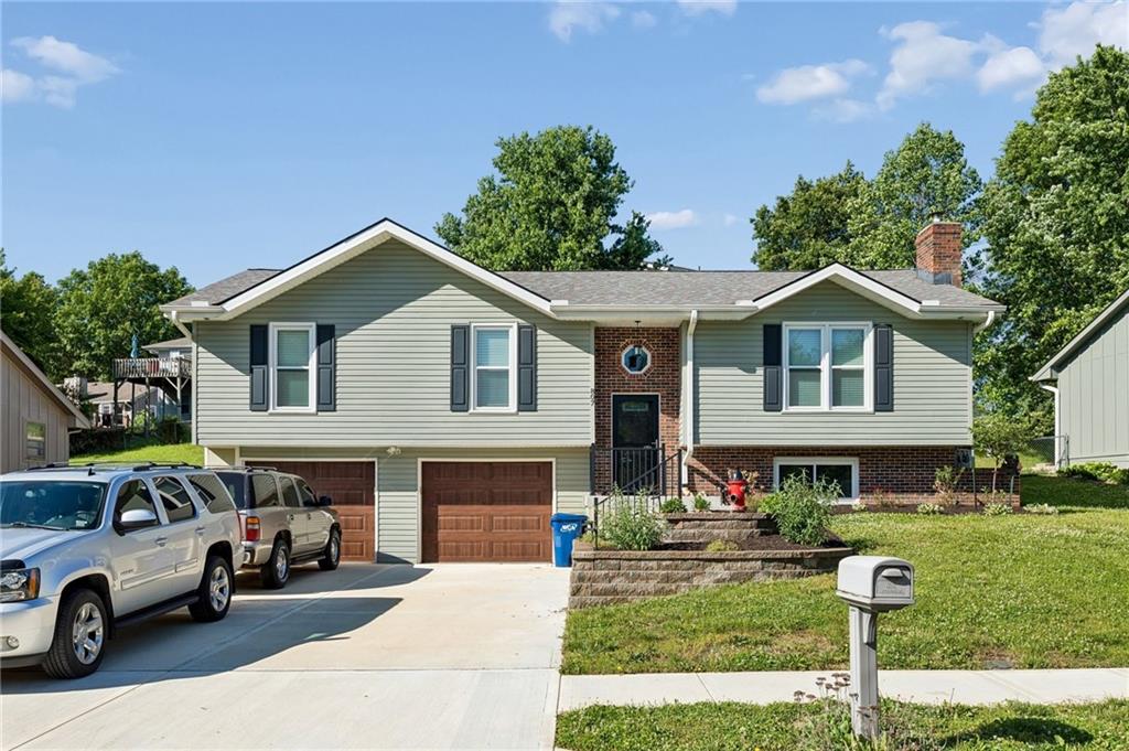 807 E Summit Street, Smithville, MO 64089