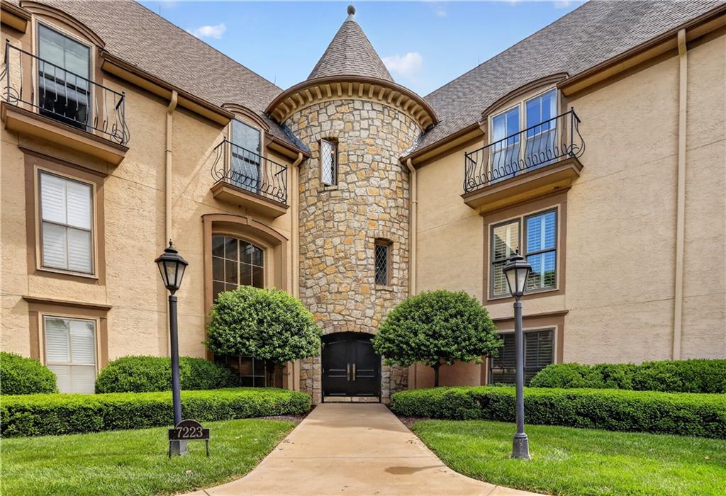 7223 Mission Road, Prairie Village, KS 66208