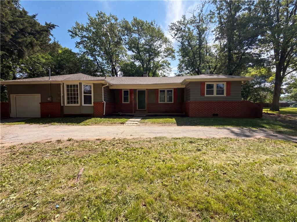 1825 Bren Mar Road, Lee's Summit, MO 64086