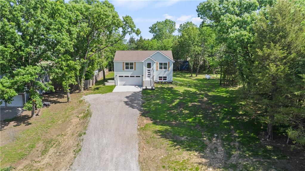 5037 Comanche Lane, McLouth, KS 66054