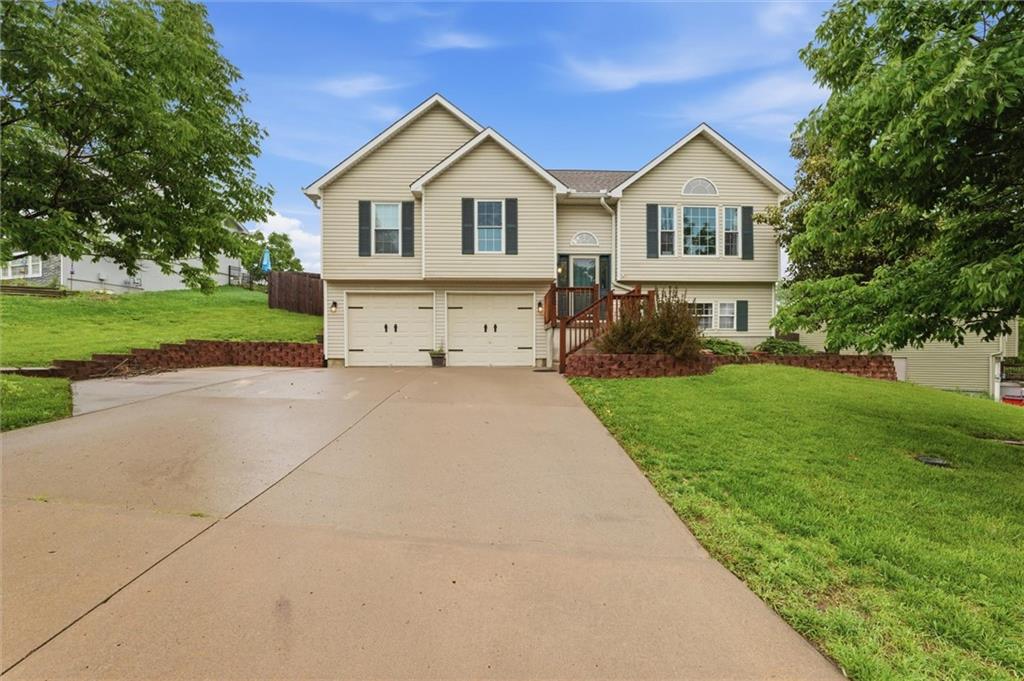 210 E Whispering Hills Boulevard, Lone Jack, MO 64070