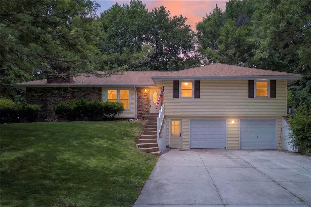 218 Oak Hill Street, Lansing, KS 66043