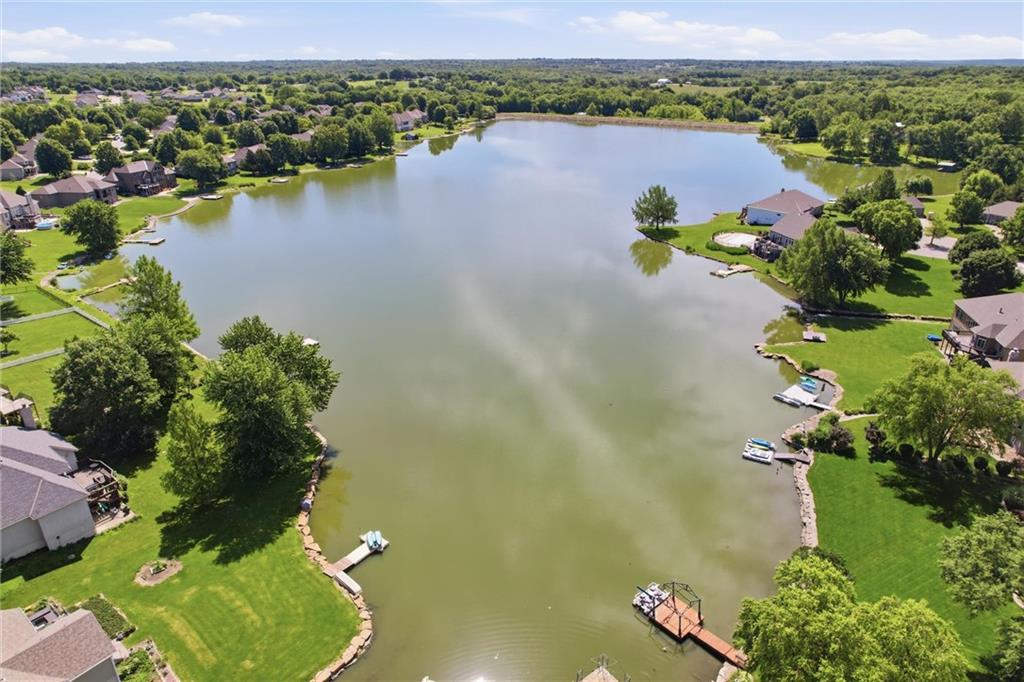 15586 Cedar Lane, Basehor, KS 66007