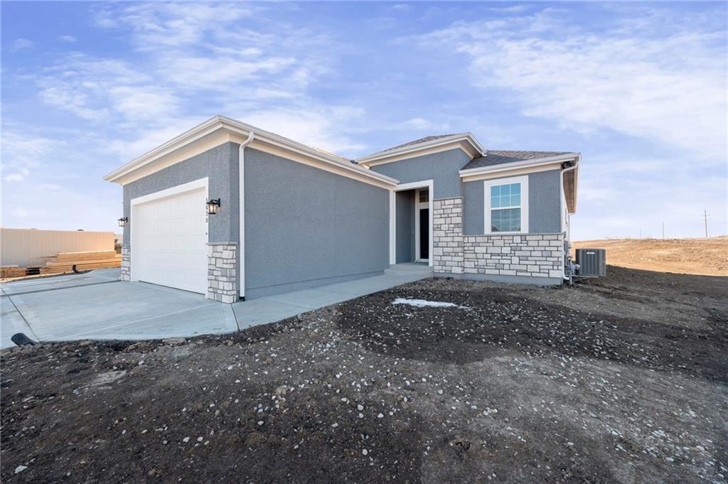 14552 Amanda Lane, Basehor, KS 66007