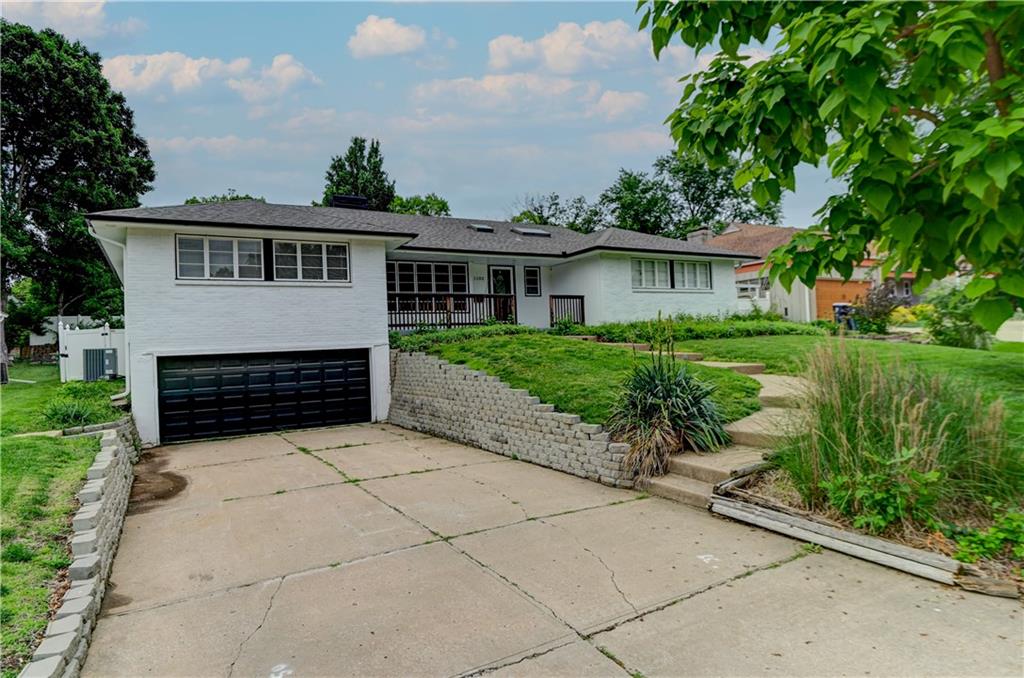 1102 W 85th Terrace, Kansas City, MO 64114