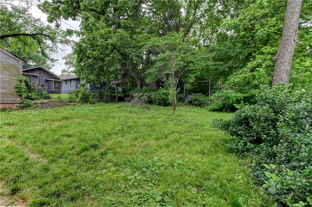 6120 Elmwood Avenue, Kansas City, MO 64130
