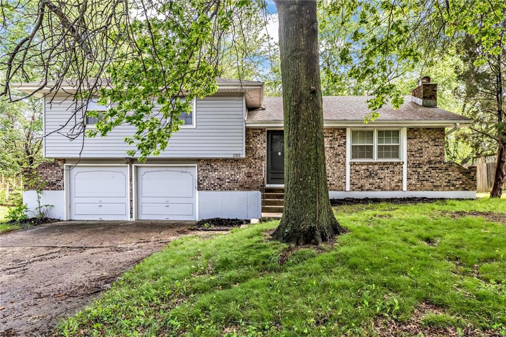 1311 Highland Drive, Lee's Summit, MO 64081