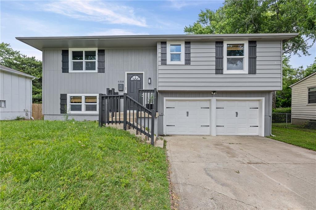 6508 E 155th Street, Grandview, MO 64030