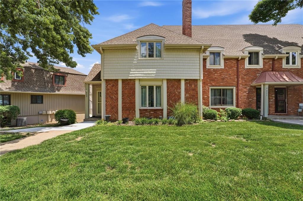 8399 Waukomis Drive, Kansas City, MO 64154