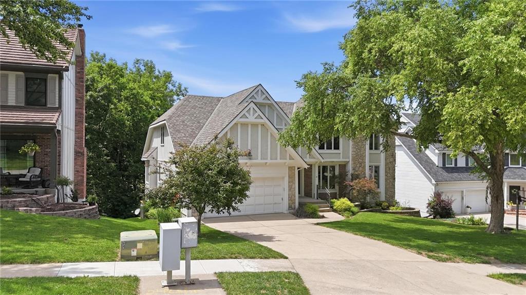 4142 NE Hampstead Drive, Lee's Summit, MO 64064