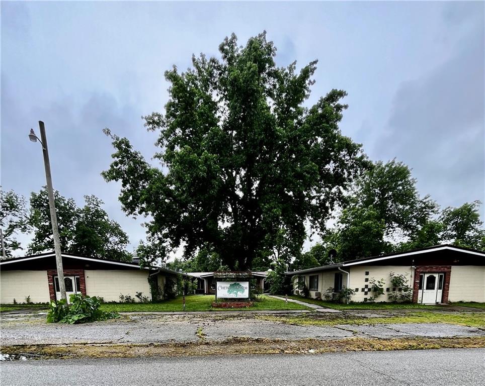 814 Walnut Street, Chetopa, KS 67336