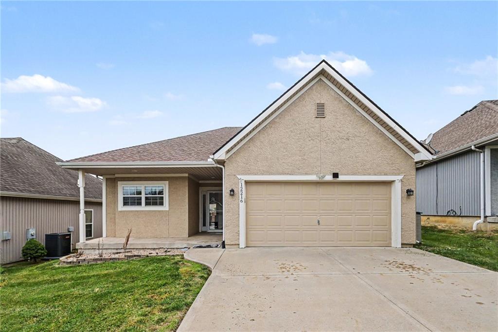 12216 N Pomona Lane, Kansas City, MO 64163