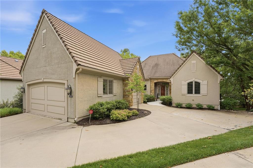 11357 Buena Vista Street, Leawood, KS 66211