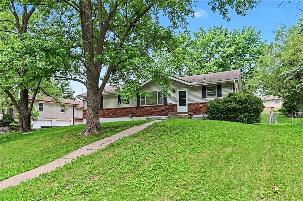 7420 N Main Street, Kansas City, MO 64118