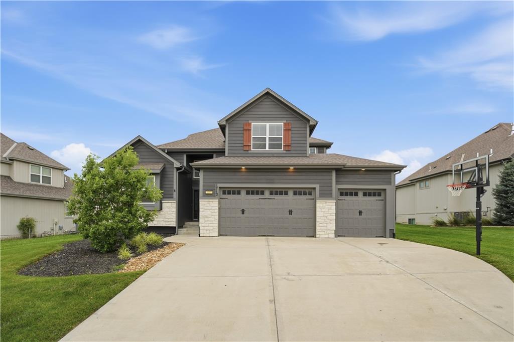 1712 SW 27th Street, Lee's Summit, MO 64082