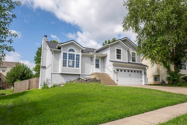 17584 W 111th Terrace, Olathe, KS 66061