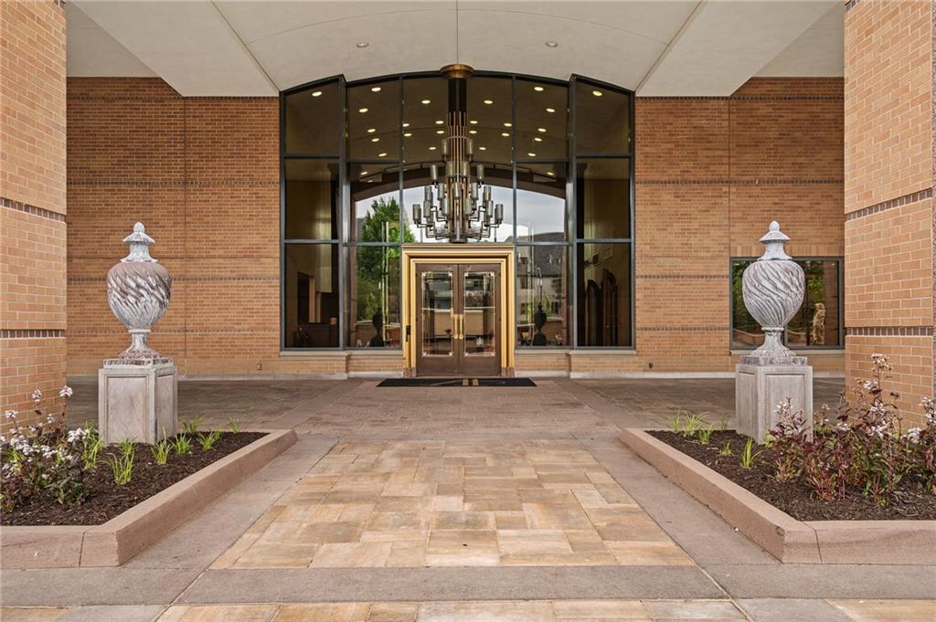 400 W 49th Terrace, Kansas City, MO 64112
