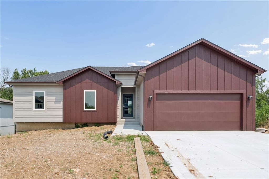 612 SE 21st Street, Oak Grove, MO 64075