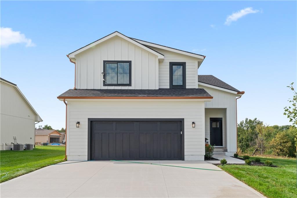 2004 SE Oak Ridge Drive, Oak Grove, MO 64075