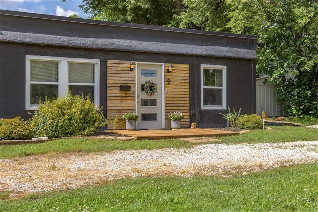 2 NE Vine Street, Lee's Summit, MO 64063