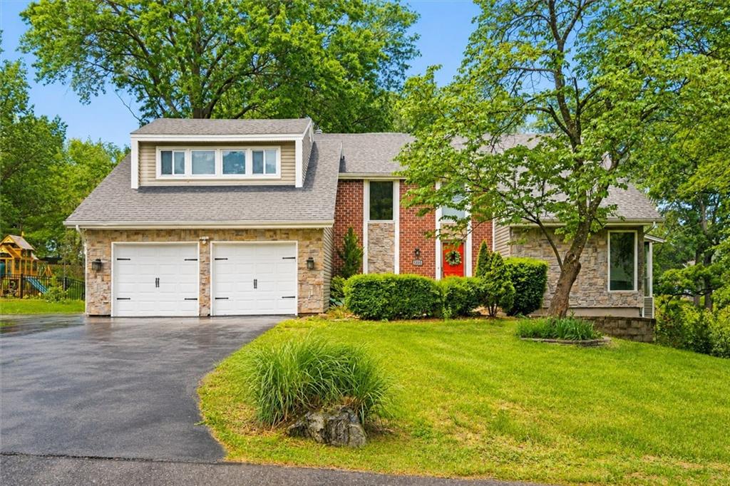 12343 Pinehurst Drive, Kansas City, KS 66109