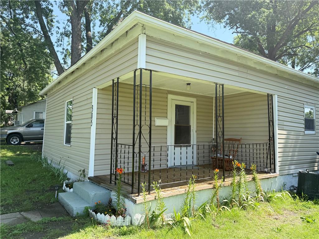 305 S Elm Street, Sweet Springs, MO 65351
