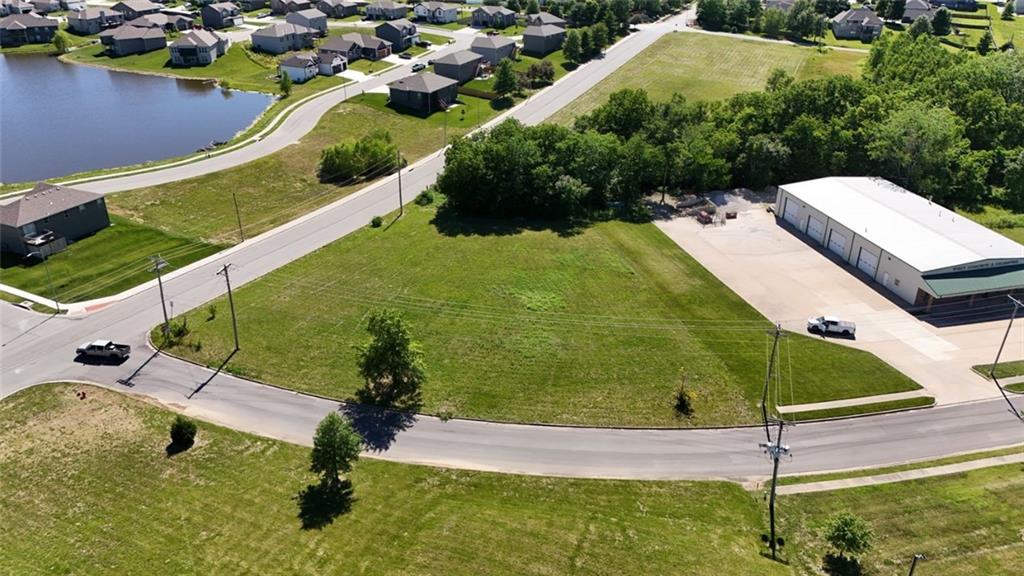 400 SW Powell Drive, Oak Grove, MO 64075